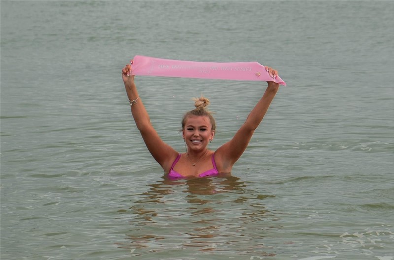 Miss Teen Pageant Girl West Sussex, Cerys, raised over £200 for charity through her ‘Dip In The Ocean’!